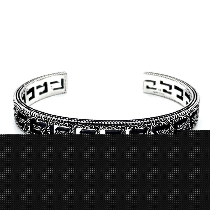 G*u*i bracelets